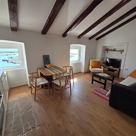 Portside Apartament *